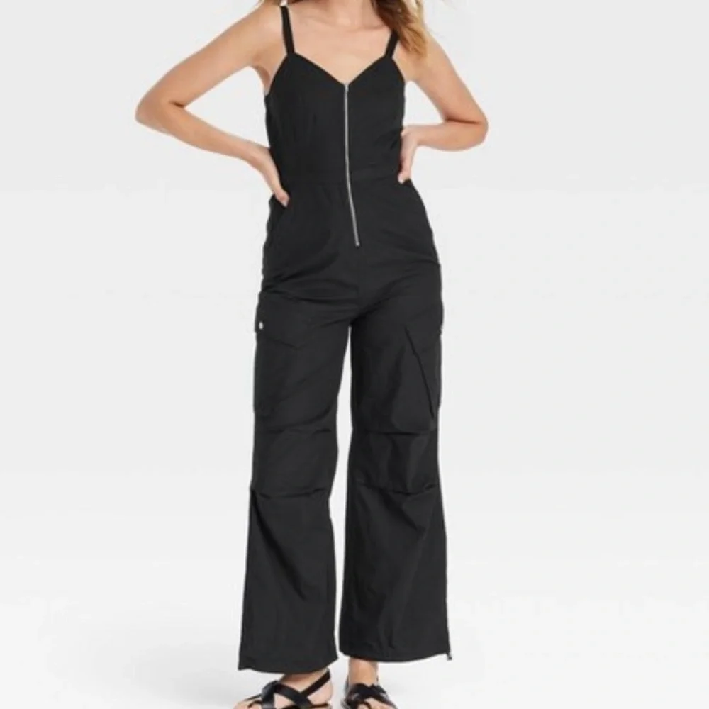 Women’s Maxi Cargo Jumpsuit   Size  M. Black